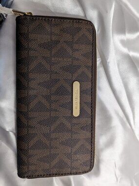Michael Kors Jet Set Travel Large Logo Quarter-Zip Wallet Brown 34H1GGFZ3B NEW